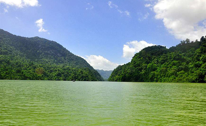 http://www.mrlinhadventure.com/en/vietnam-highlights/north-vietnam/ba-be-lake.aspx