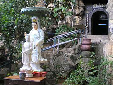 Thac Dong cave pagoda
