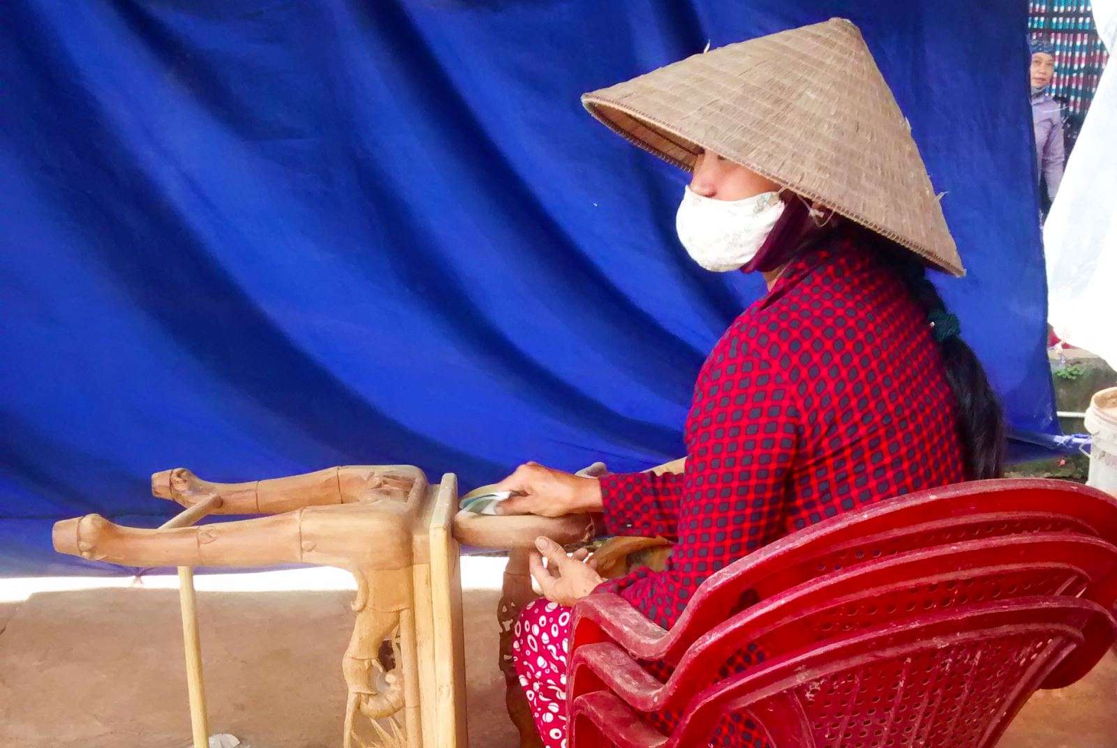 Femme travaille le bois, Nam Dinh