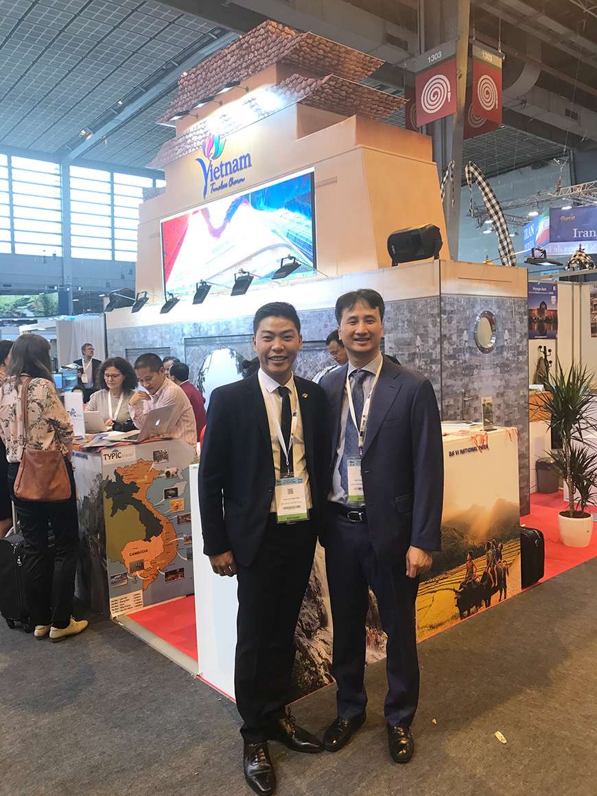 M. Linh et le Directeur du Département du tourisme d’Hanoi