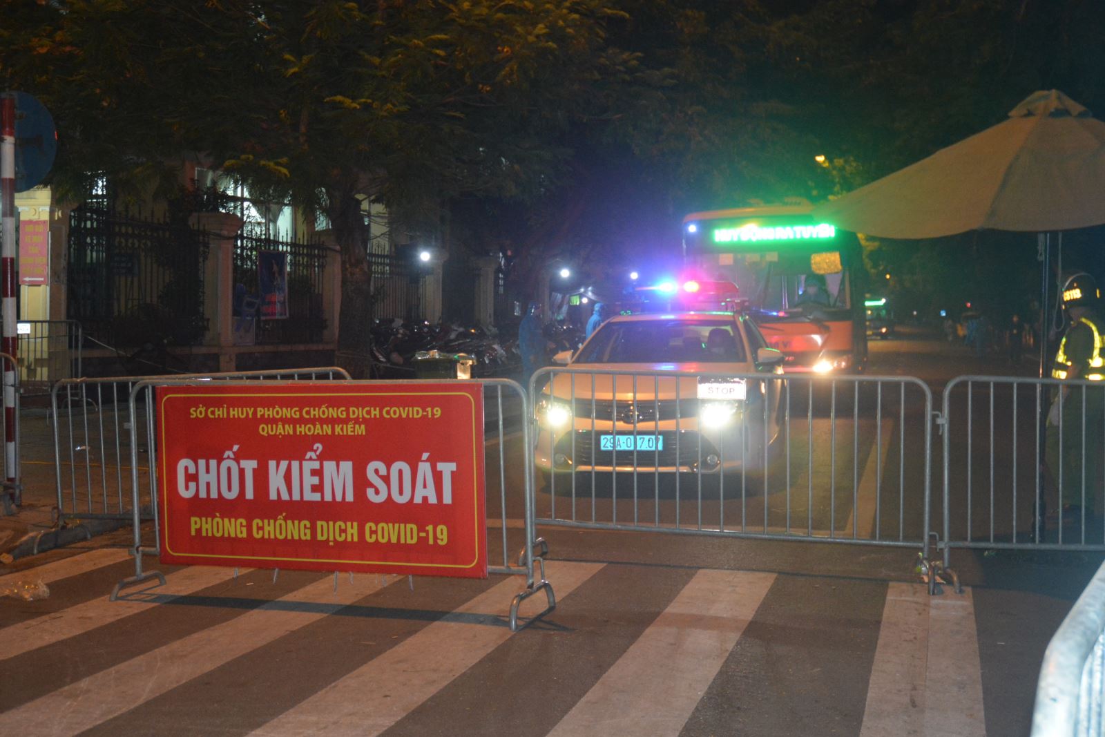 Blockade of many streets near Viet Duc Hospital