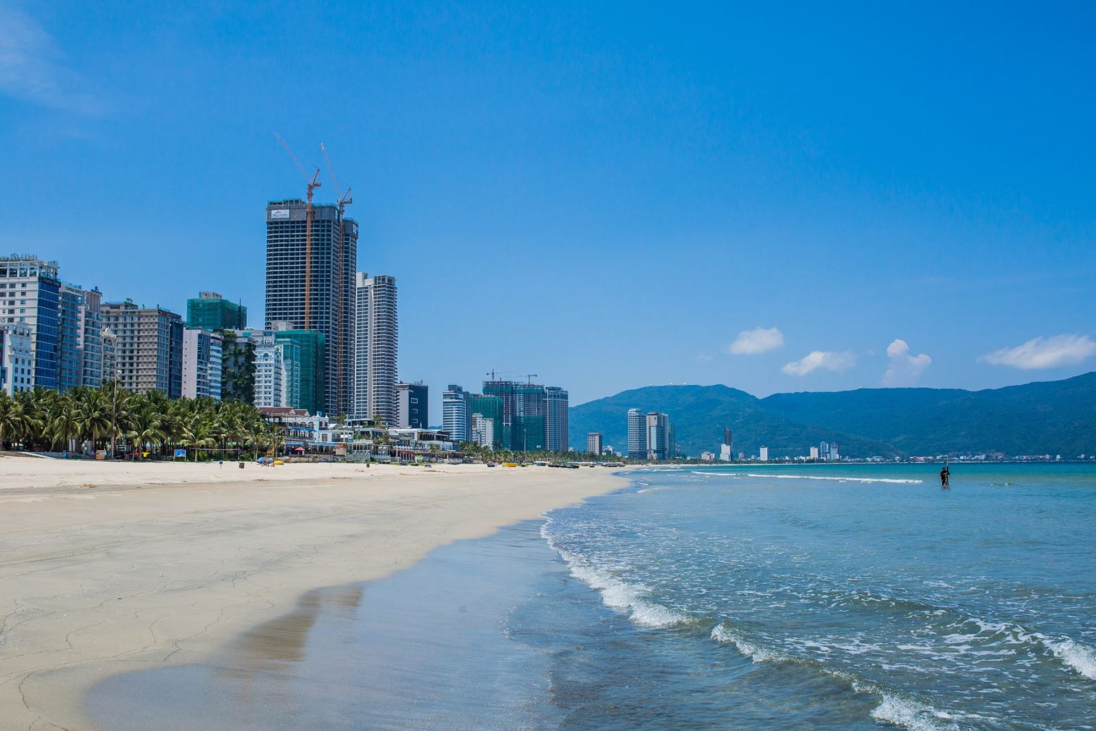 La plage de Da Nang est désertée pendant la distanciation sociale