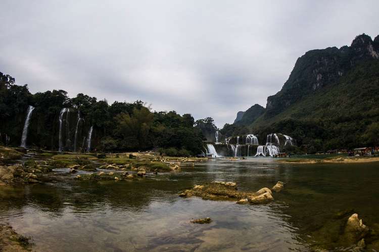 Les villages de Cao Bang, la grotte Nguom Ngao et les cascades de Ban Gioc