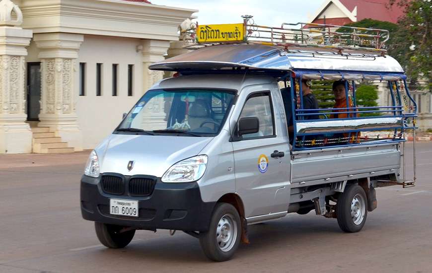 Voiture et minibus