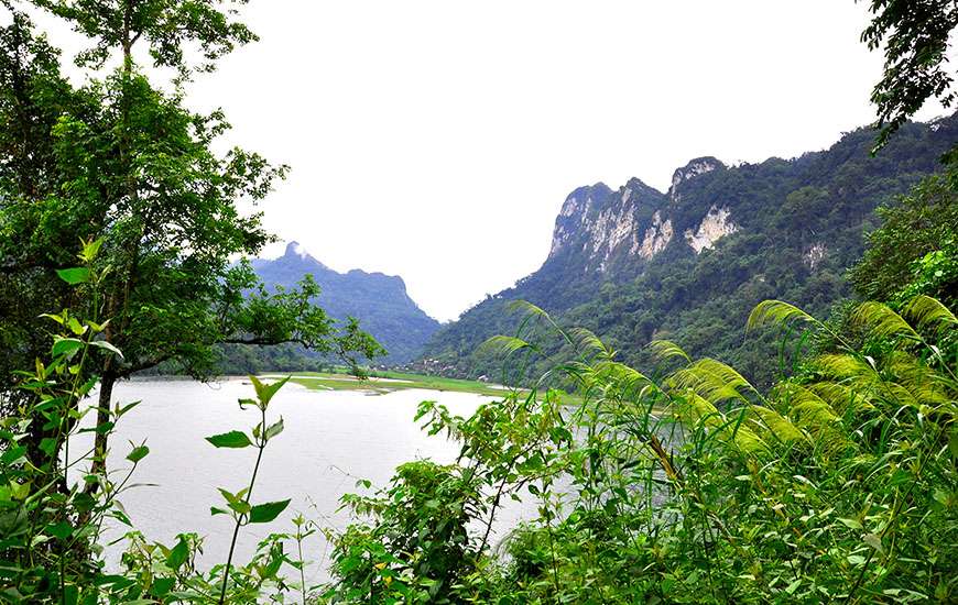 Point de vue du lac Ba Be, Parc national de Ba Be