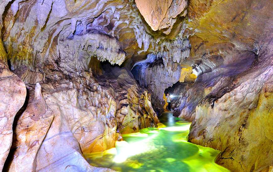 grotte de Lo Mo, Ba Be national parc