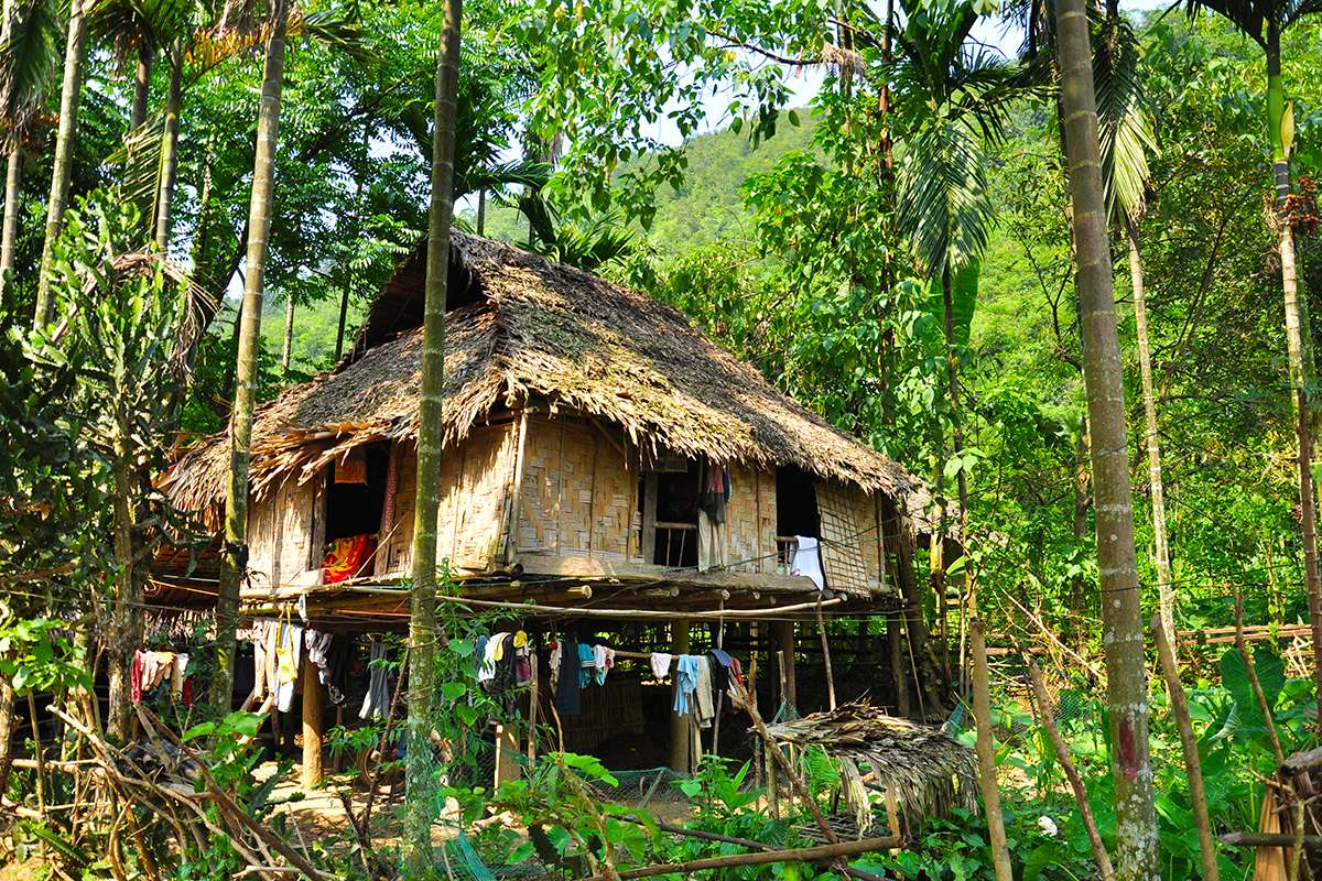 maisons traditionnelles d'échasses de bambou, visite de Mai Chau, Nord du Vietnam