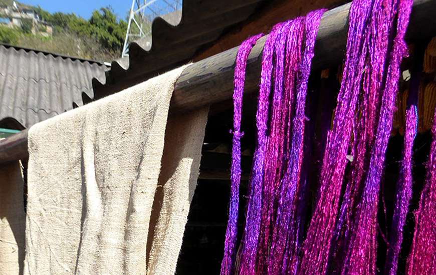 Tissu séchant au soleil, visite de Sapa