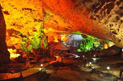 Sung-Sot-cave-Halong