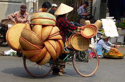 street-vendor-Hanoi-Old-Quarter