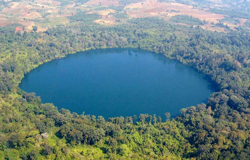 Yeak Laom Lake