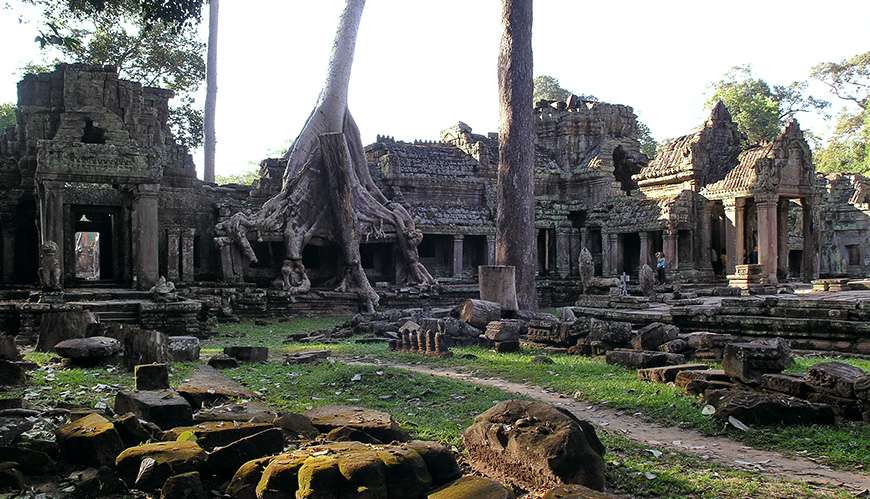 main entrance to the interior of Angkor Wat