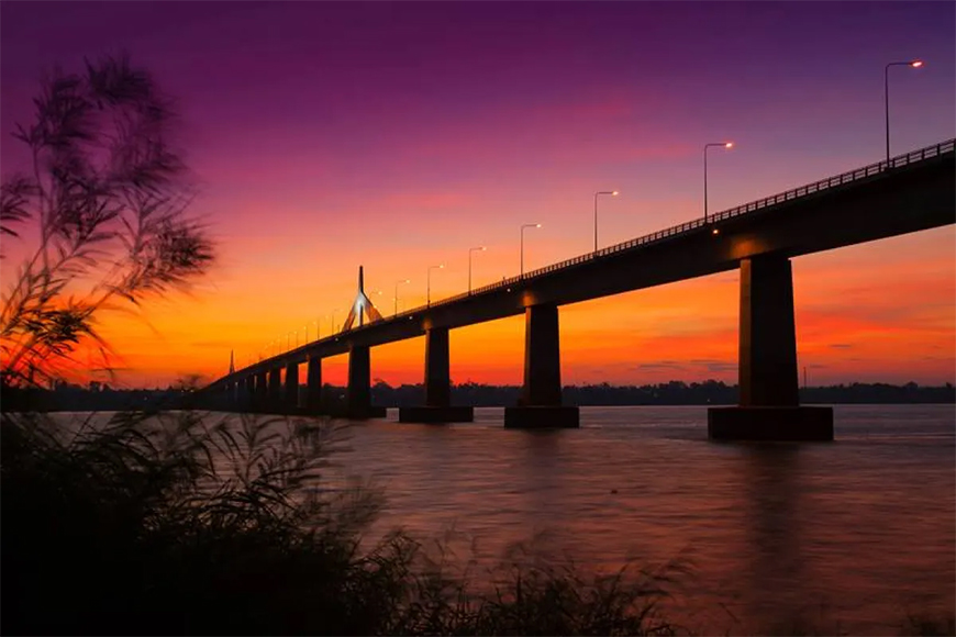 laos-thailand_bridge