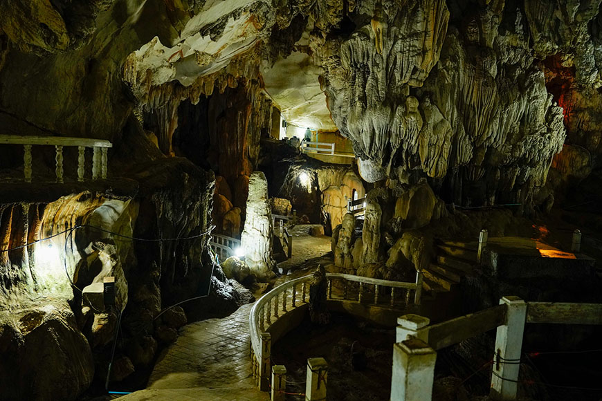 vangvieng-caves