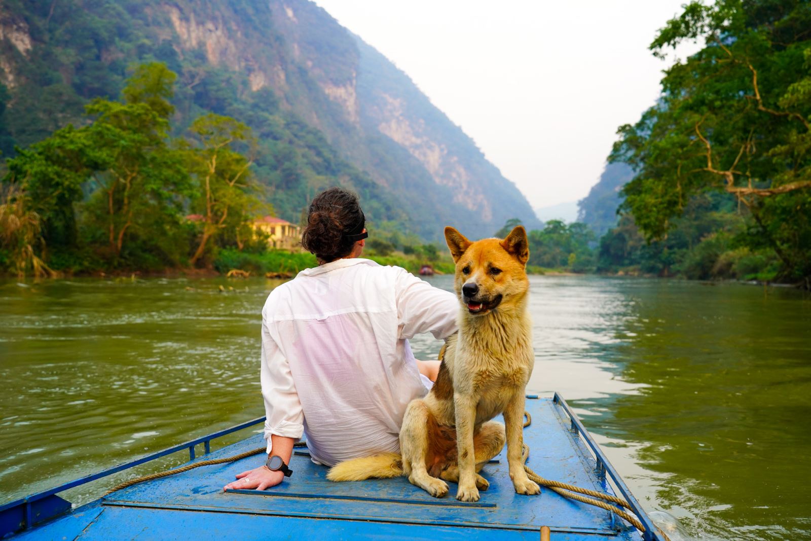 boat tour on ba be lake
