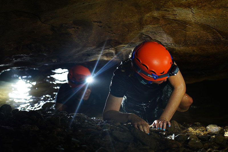 Tham Phay caving tour & kayaking Ba Be lake 2 days 1 night