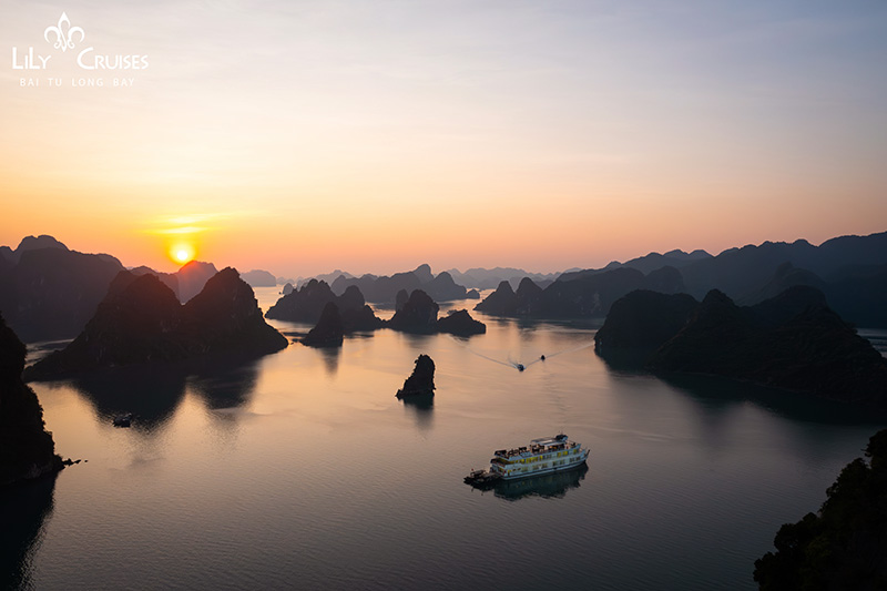 Lily Cruises - Bai Tu Long Bay