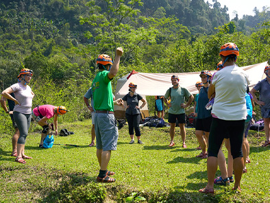 Active-adventure-tour-Pioneer-on-Ba-Be-lake
