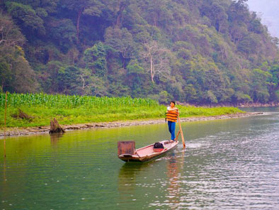 boat trip on ba be lake