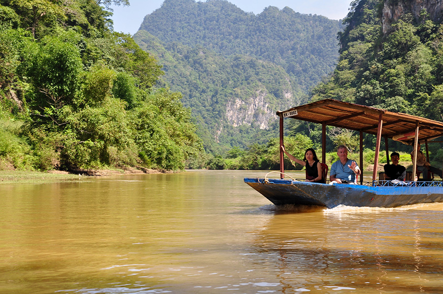 boat-ba-be-lake