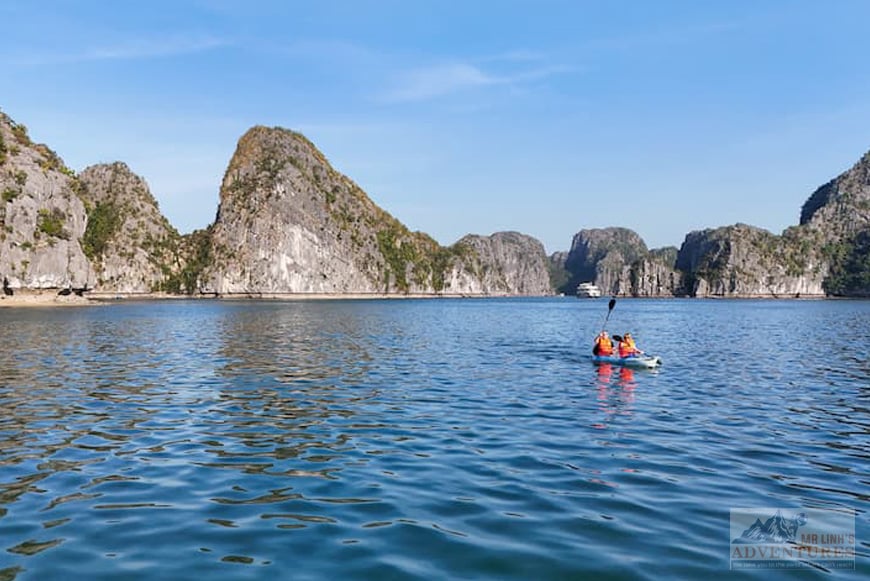 Couple kayaking Lan Ha lanha-kayaking