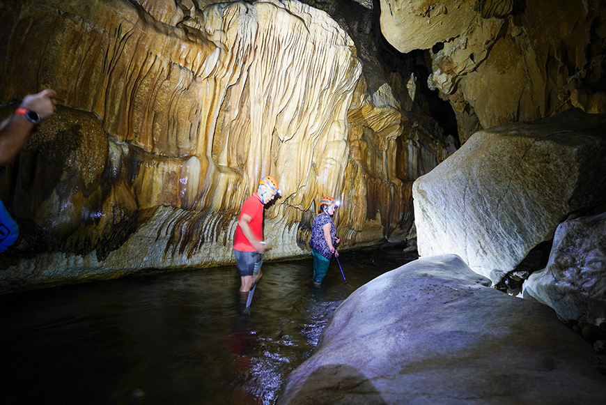 Caving in Tham Phay tham-phay