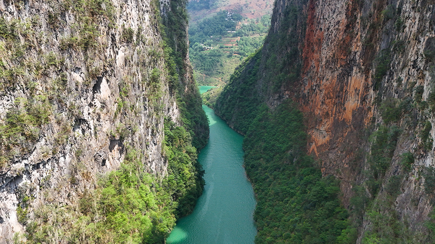 Kayaking and boat trips on the Nho Que river