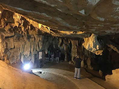 Nguom Ngao cave