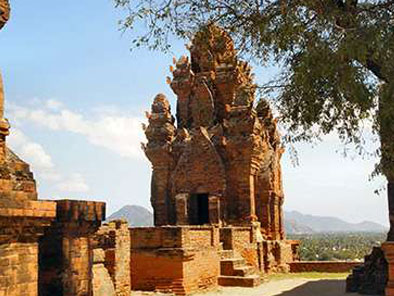 Po Klong Garai Cham tower