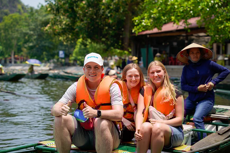 Why and how to visit Vietnam in small groups? 