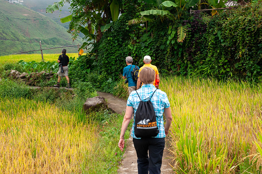 small-group-hiking