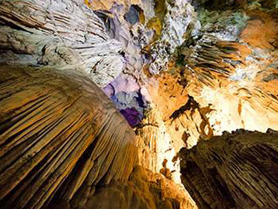 discovered Thien Cung Cave