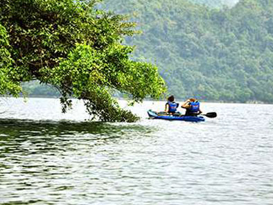 kayaking-ba-be-lake