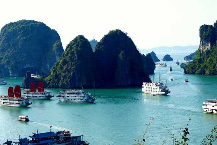 Baie d'Halong: films et vie en bateau