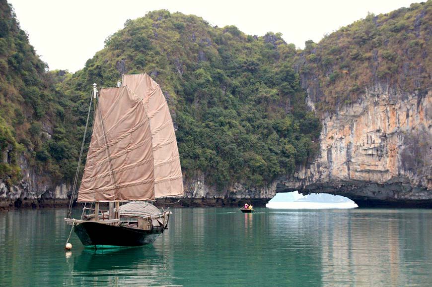 Bai Tu Long Bay