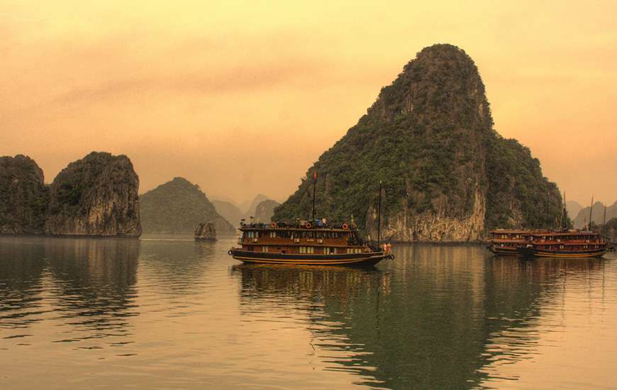 sunrise in Halong bay