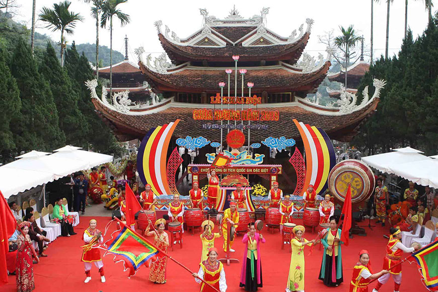 La cérémonie d'ouverture du Festival de la Pagode des Parfums