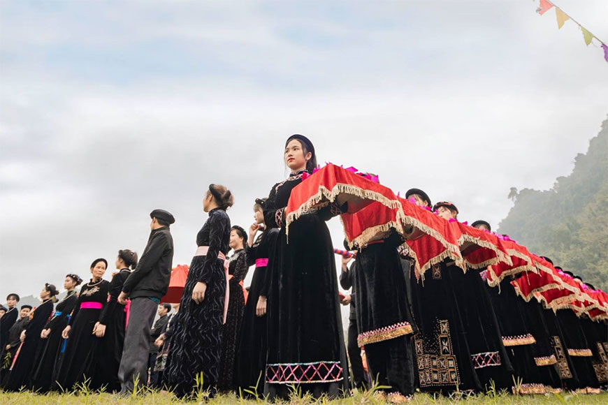 Préparation de la procession au festival Co Loa