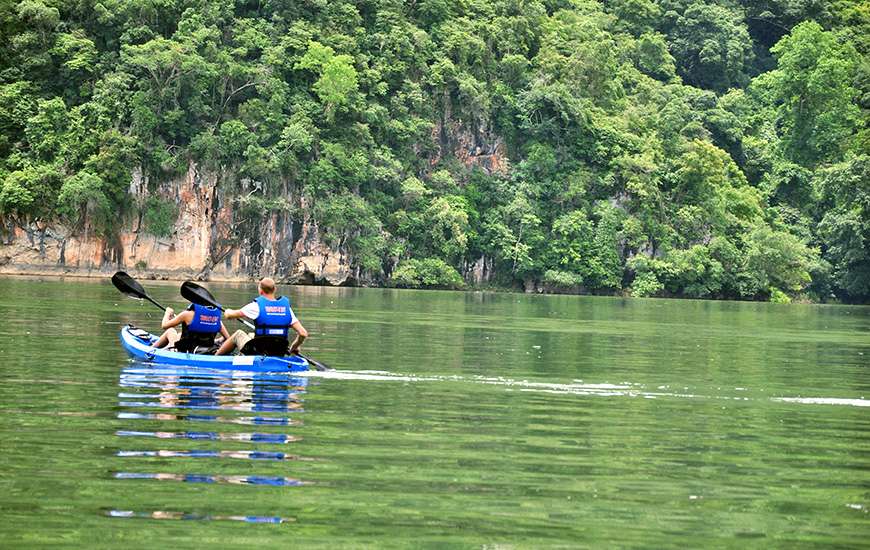  kayaking in Ba Be Lake