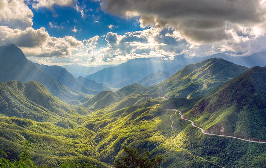 Four highest and most dangerous passes in northern Vietnam