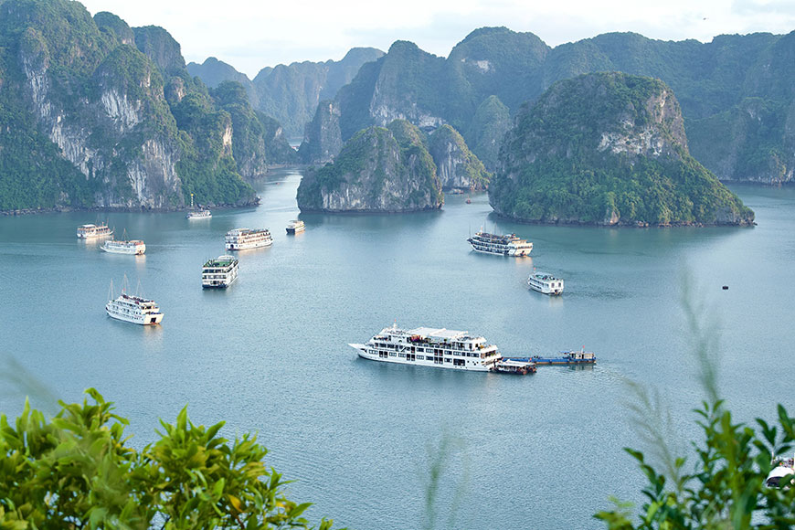 Vietnam's Ha Long Bay losing its hue