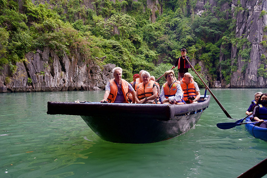 Visiting Halong Bay: tips to plan your cruise