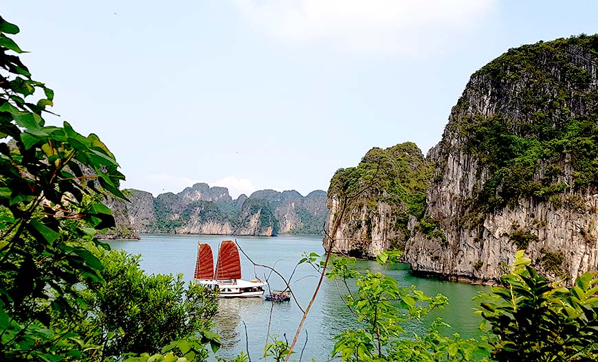 A true experience in Bai Tu Long Bay on an original Cruise.