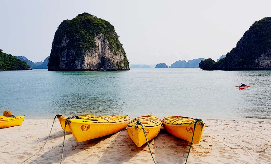 A true experience in Bai Tu Long Bay on an original Cruise.