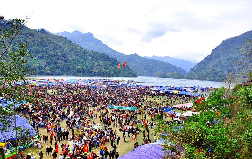 Long Tong festival. Ba Be lake