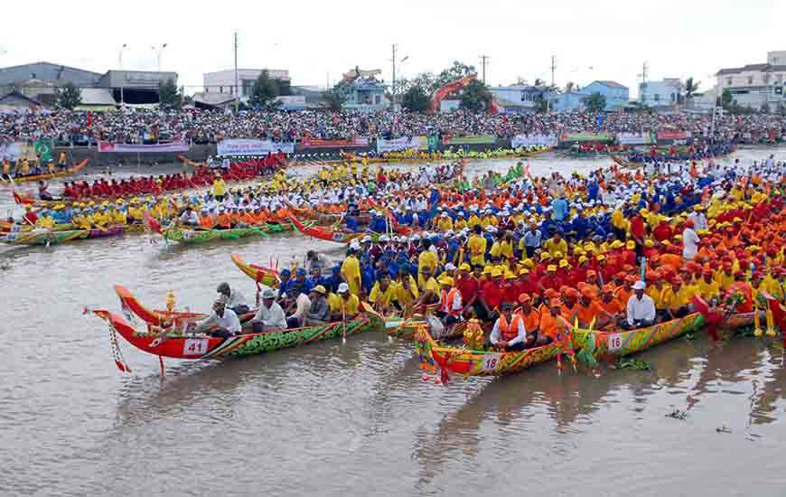 Cycling the Mekong Delta: Scenic Routes and Local Encounters 17 Cycling the Mekong Delta