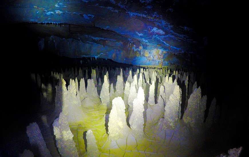  Hang Va cave, a famous for its elaborate rock formations