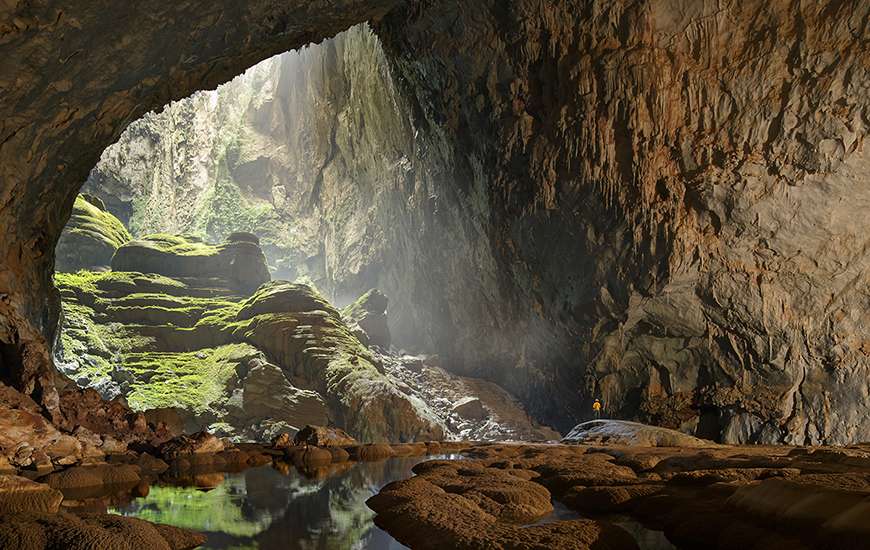  Son Doong cave, the world's largest caves in Vietnam