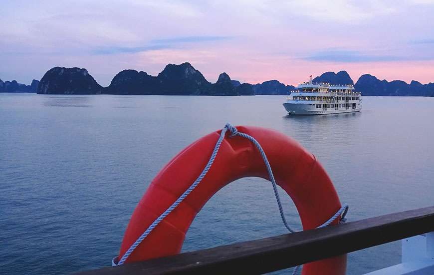 COucher de soleil sur la baie d'halong