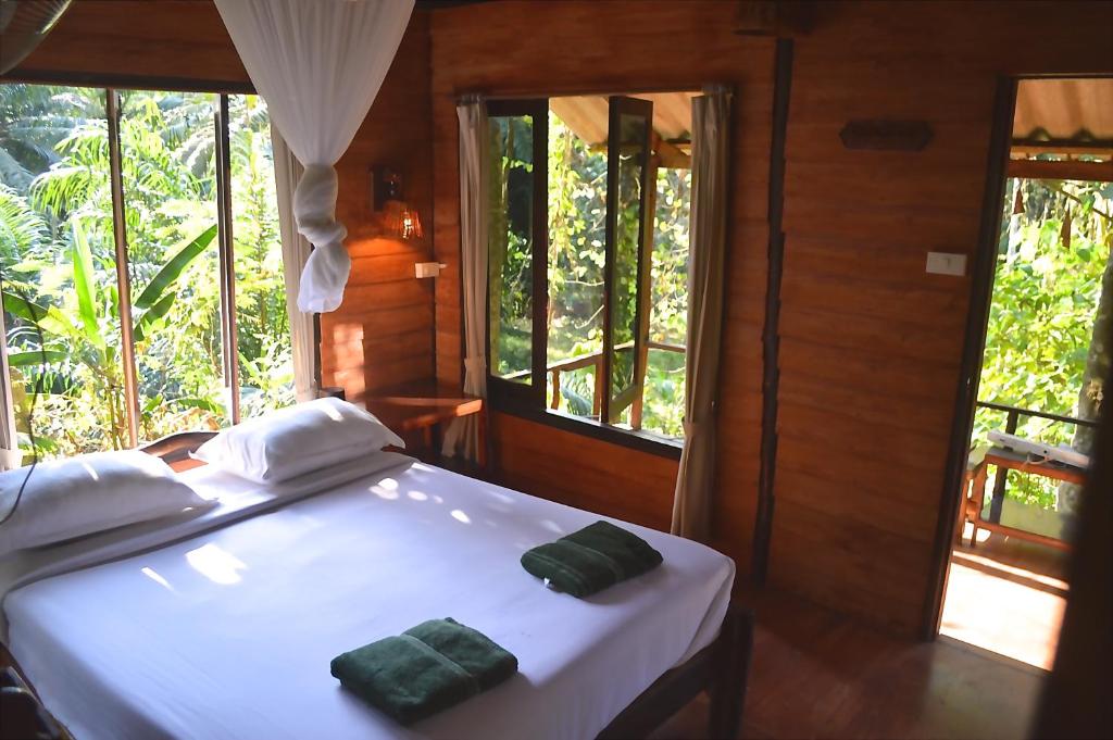 Khao Sok Riverside Cottages